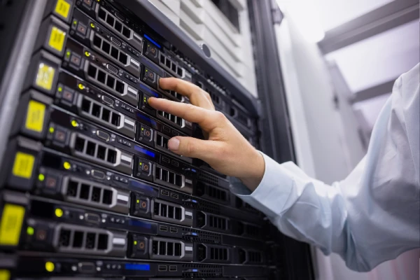 How Prahost High-Speed Dedicated Servers Help Businesses Handle Growing Traffic 